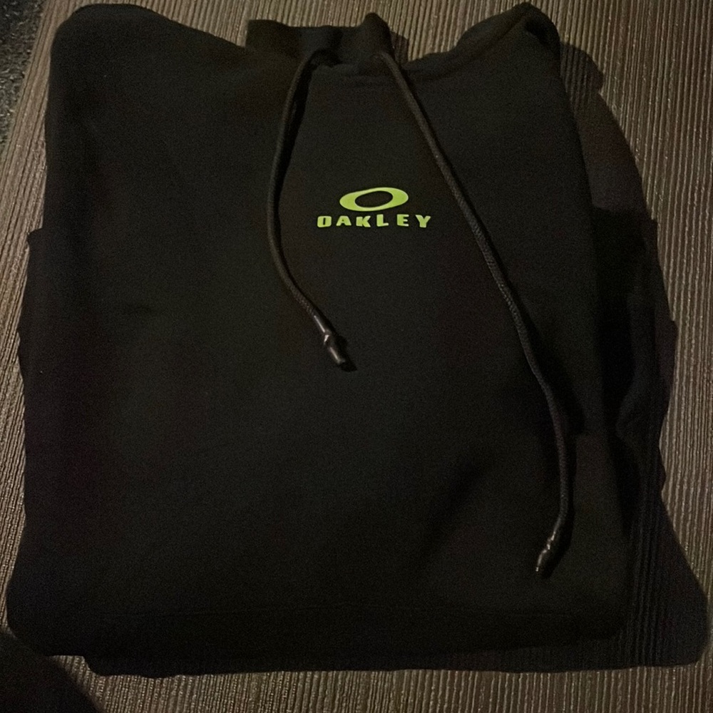 Men’s Oakley hoodie